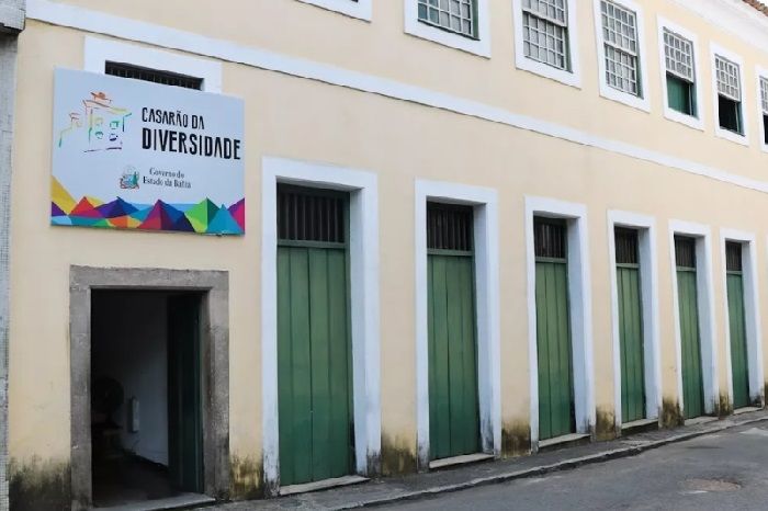 Casarão da Diversidade em Salvador realiza feira para LGBT