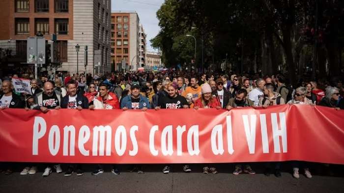 Madri: marcha contra discriminação de pessoas com HIV