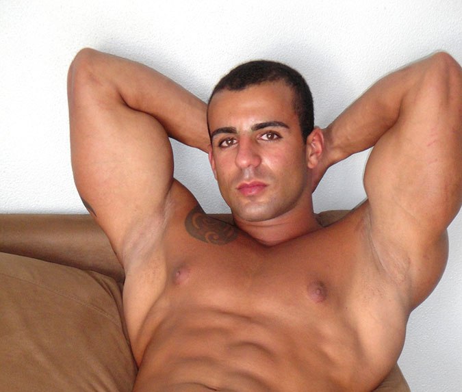 Italiano gay gay a como Annunci bologna escort uomini gay novara