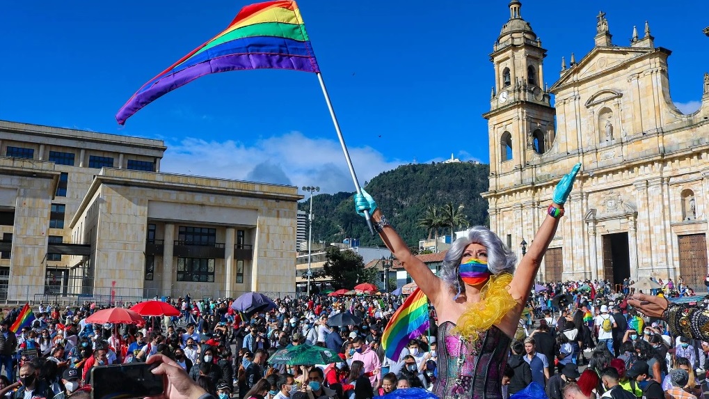 Parada LGBT de Bogotá deixa o bairro gay - Marcha del orgullo en Colombia 