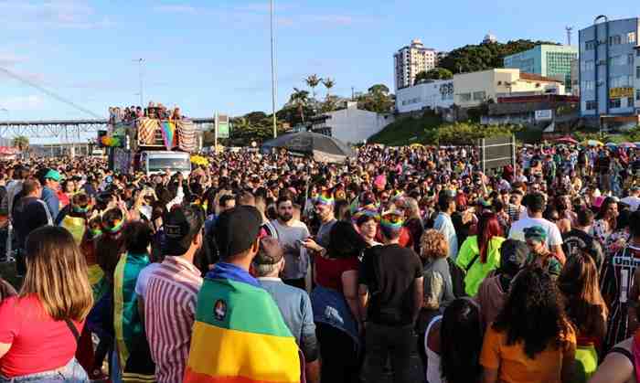 Parada de Floripa: deputada quer proibir crianças