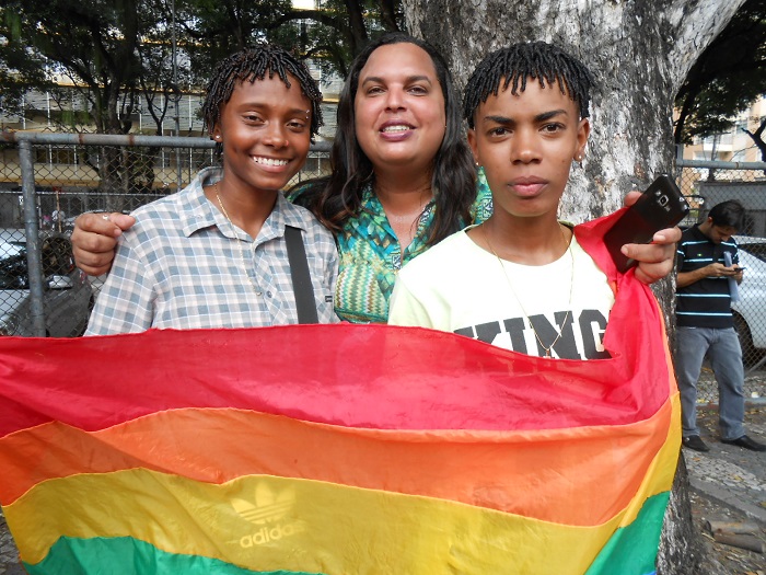 parada lgbtq salvador milena passos