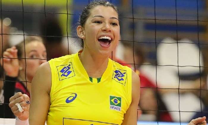 16 atletas gays, lésbicas e bissexuais do Brasil na Olimpíada: Ana Carolina (vôlei)