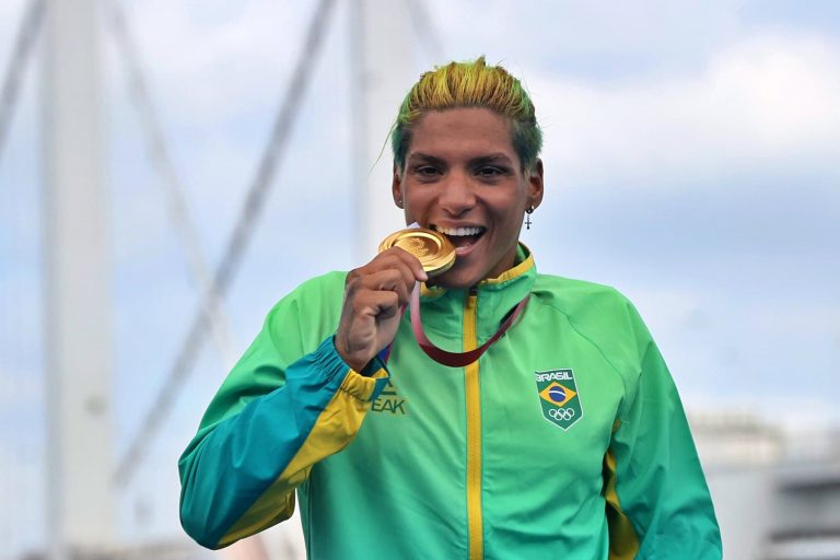 ana marcela lésbica ouro toquio 2020 medalha maratona aquática