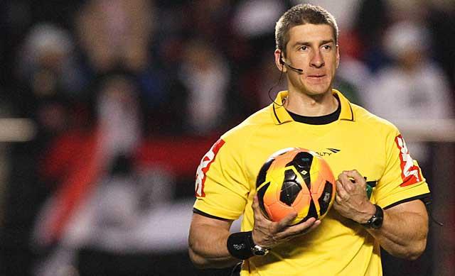 Juiz fortão e gostoso Anderson Daronco é eleito melhor do Campeonato Brasileiro