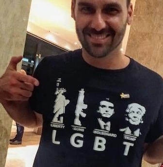 Eduardo Bolsonaro ironiza comunidade LGBT com camiseta pró-liberação de armas