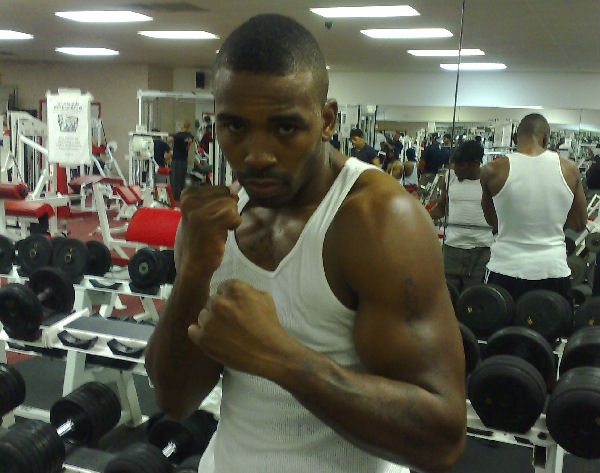 Yusaf Mack, boxeador diz que foi drogado para fazer pornô gay