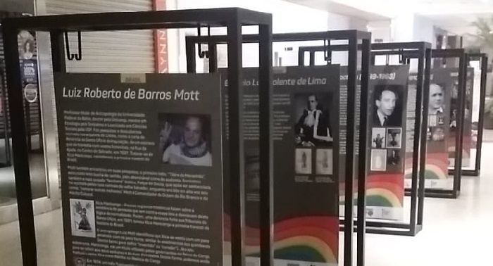Exposição do GGB no Shopping da Bahia homenageia Dia da Afirmação Gay