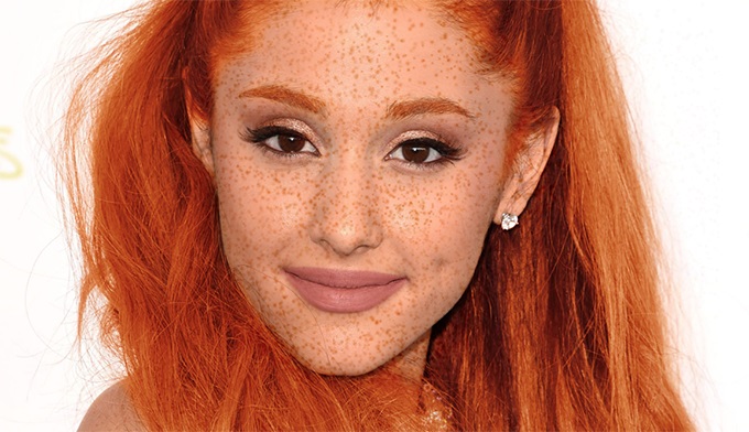 Ariana Grande ruiva