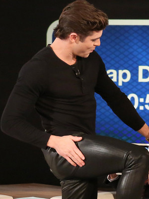 Zac Efron: calça de couro skinny