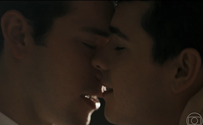 Malipe: bejio gay entre Mau Mau (João Victor Gonçalves) e Felipe (Pietro Antonelli) em Quem Ama Cuida