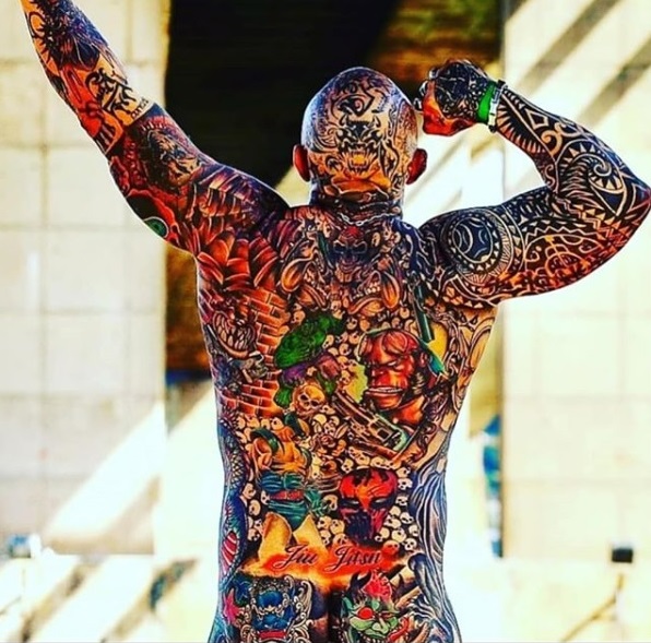 Bruxo Tatuado pelado no Instagram