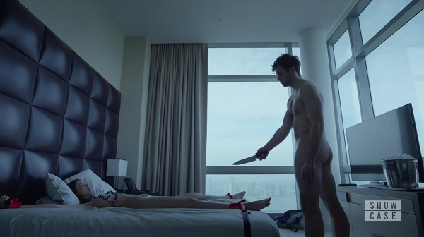 Chris Conroy mostra a bunda - fica pelado em Mr. Robot