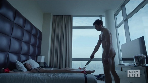 Chris Conroy mostra a bunda - fica pelado em Mr. Robot
