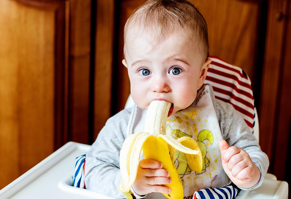 Criança de 1 ano é gay para pai porque come banana