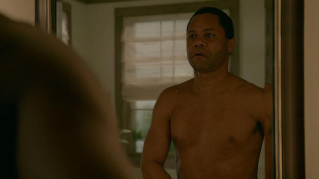 Cuba Gooding Jr. pelado de novo agora na série sobre O.J. Simpson, American Crime Story, mostra a bunda 