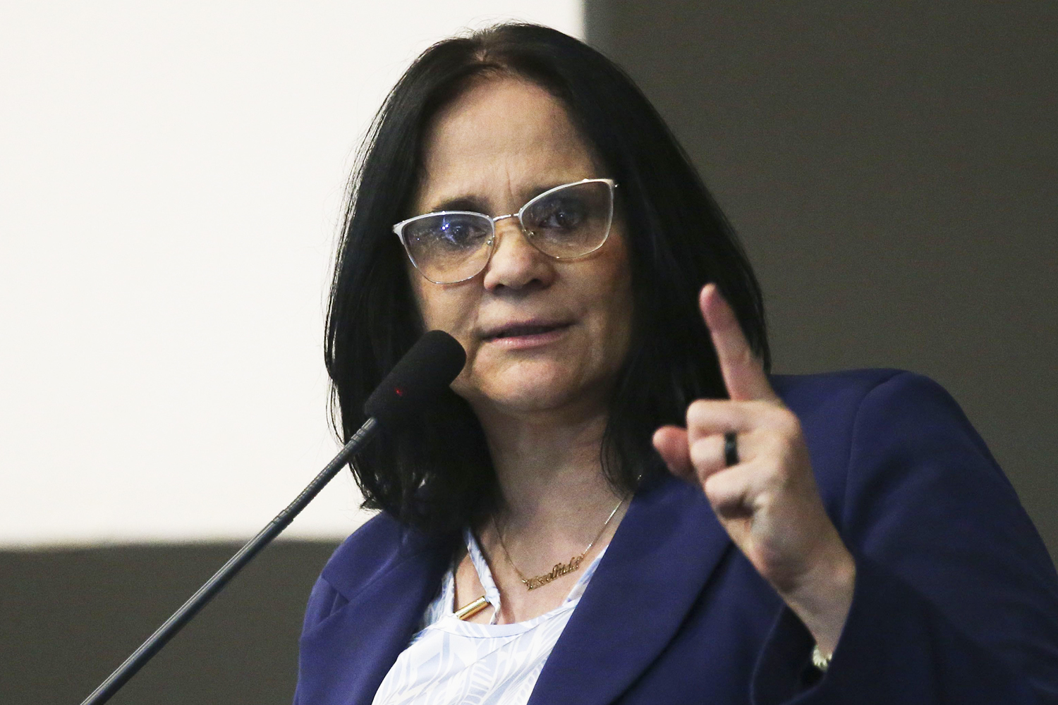 Ministra Damares Alves fala sobre bissexualidade e Frozen