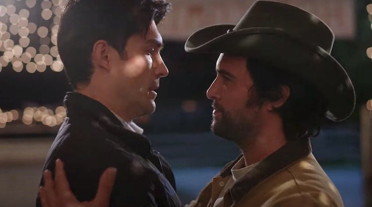 Peter Porte e Juan Pablo Di Pace: casal gay no filme Dashing in December