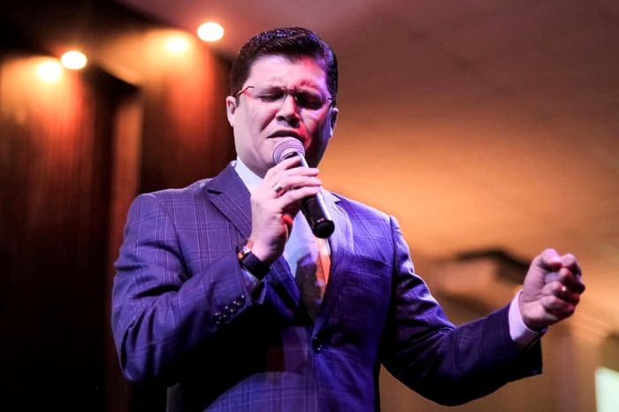 Pastor Davi Góes espalha fake news sobre coronavac