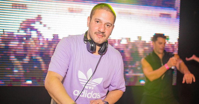 DJ Victor Vieira toca em clubes gays como Yacht e Bar de Cima em São Paulo