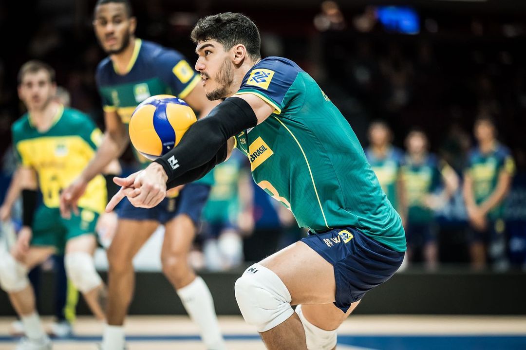 Bunda do jogador de vôlei Henrique Honorato faz sucesso nas redes sociais