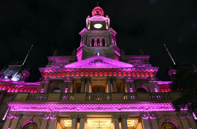 Homenagem às vítimas do massacre na boate gay de Orlando: Prefeitura de Sydney