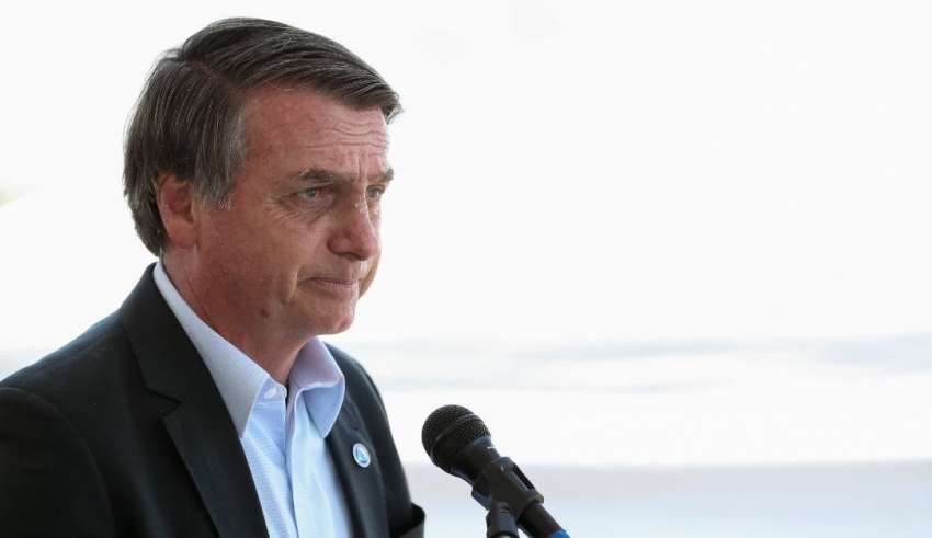 Bolsonaro diz que livros LGBT estimulam crianças ao sexo