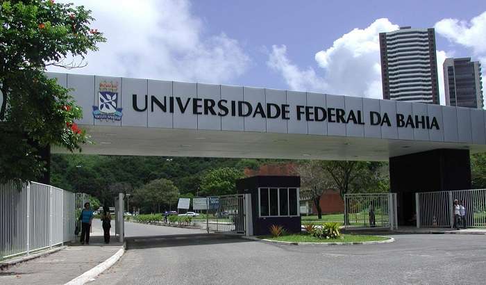 UFBA: professora processará aluna trans