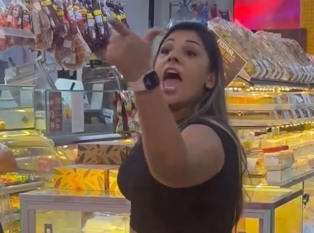 Jaqueline Santos Ludovico é condenada por ofender casal gay