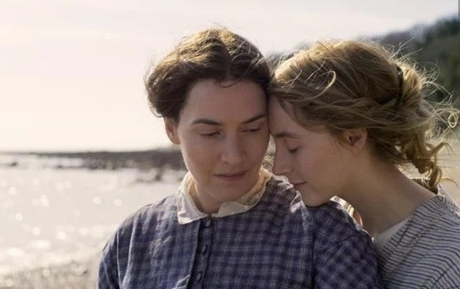 Kate Winslet e Saoirse Ronan vivem casal lésbico no filme Ammonite