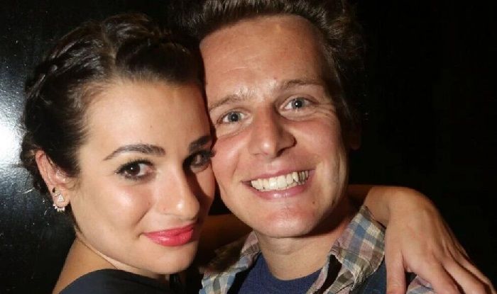 Lea Michelle diz que já mostrou a vagina pra Jonathan Groff