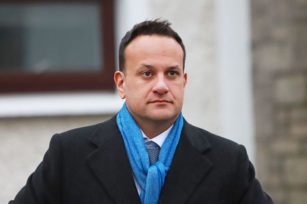 Leo Varadkar: primeiro-ministro gay da Irlanda volta à medicina para ajudar no combate à covid-19