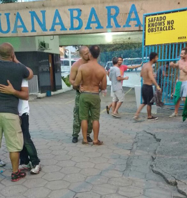 Leonardo Vieira - beijo gay em festa no Rio