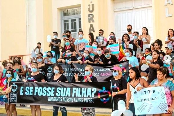 Mães pela Diversidade: no Ceará, entidade protesta contra morte de trans assassinada