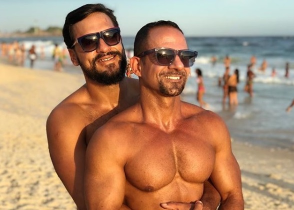 Major do Exército Brasileiro Emerson Cordeiro relata homofobia por ser gay e postar imagem com o marido