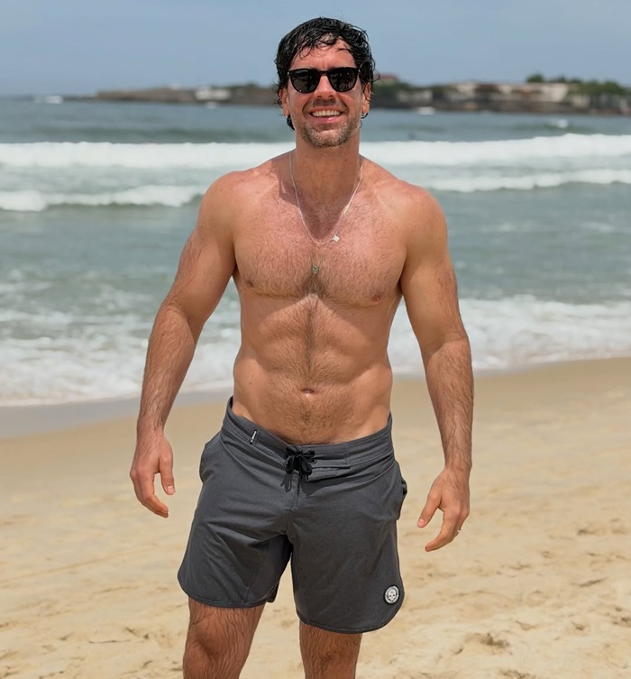 Marcos Pitombo revela que é perseguido por homem gay há um ano