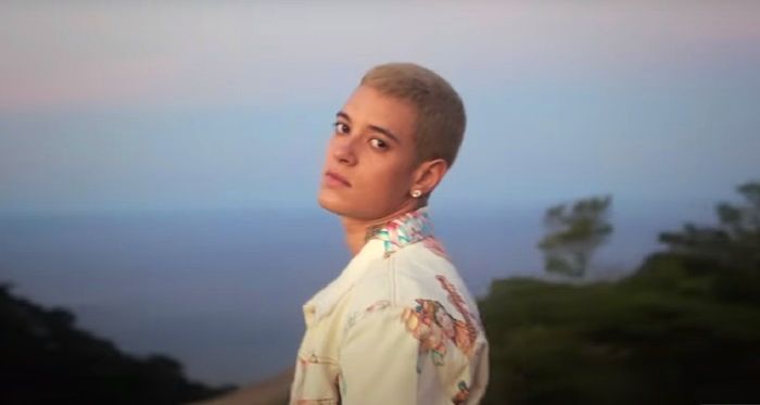 Nick Cruz: cantor transexual capixaba lança clipe sobre mastectomia