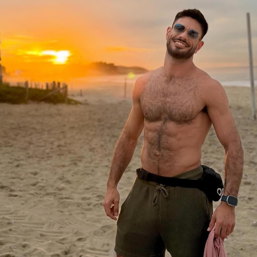 Médico é demitido após abrir conta no Onlyfans