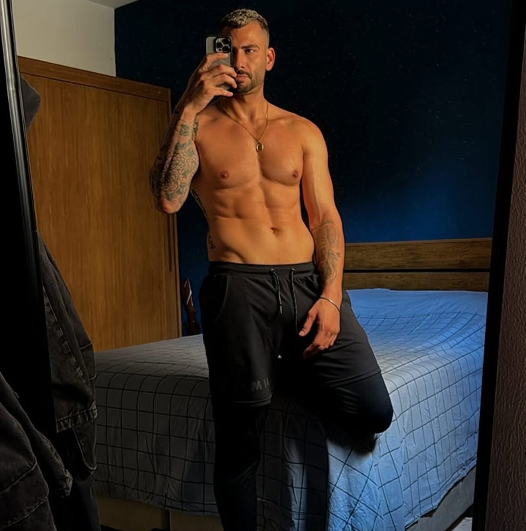 Nizam deixou de postar foto pelado no Privacy