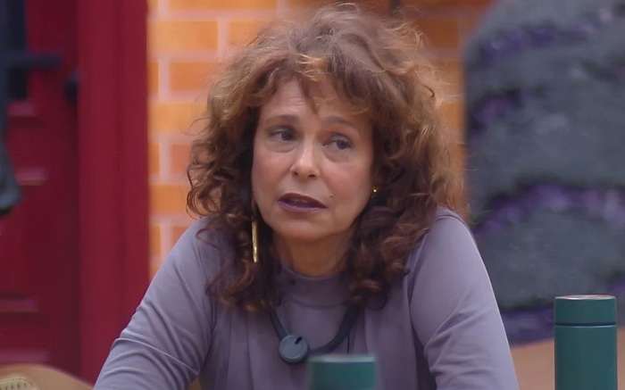 Acusada de homofobia em A Fazenda, Giovanna Gold se declara bi