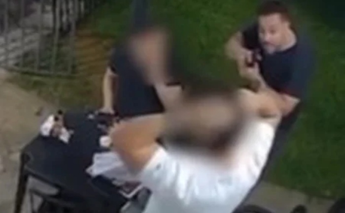 Servidor da PF saca arma por achar que homens eram casal gay