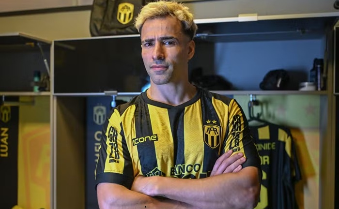 Ramiro Martinez fala de nudez frontal em 'Jogada de Risco'
