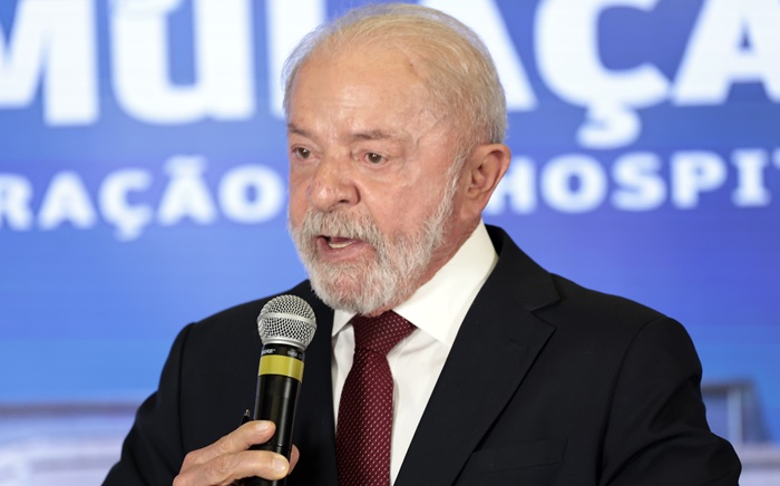 Lula cita LGBT quatro vezes em plano de governo
