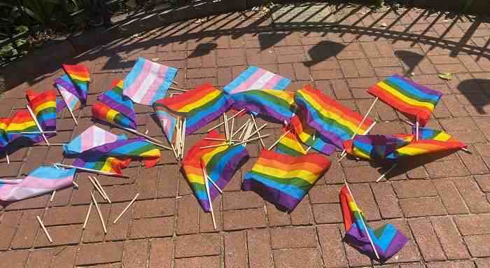 Bandeiras LGBT são vandalizadas no Monumento de Stonewall
