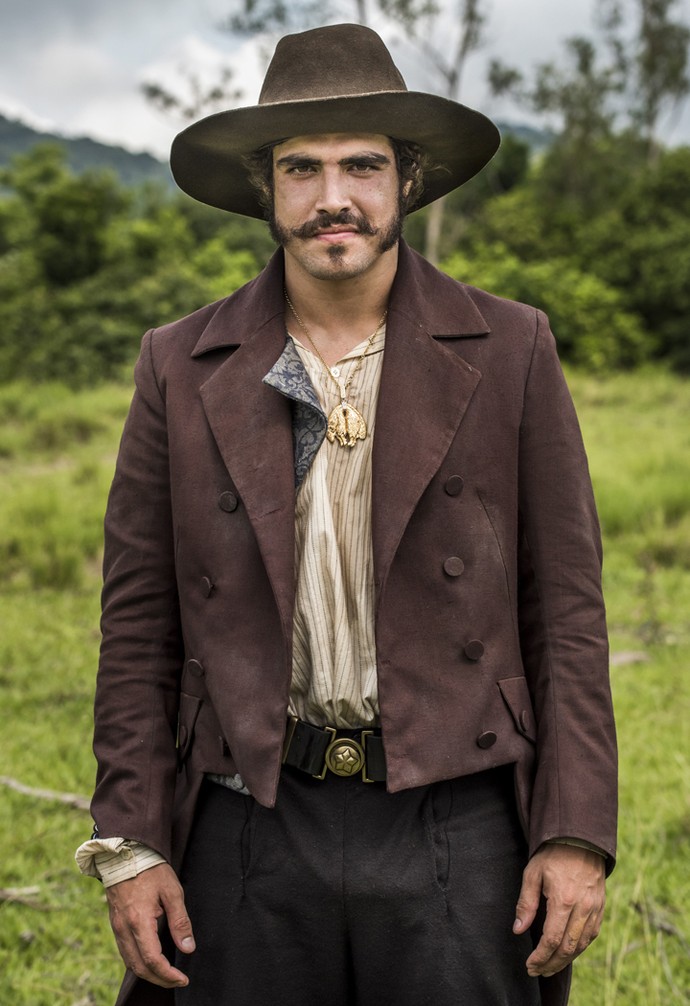 Os 12 atores mais gatos do elenco da novela Novo Mundo: Caio Castro