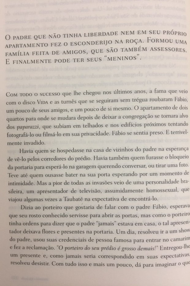 Biografia de Padre Fábio de Melo fala de apresentador gay da TV