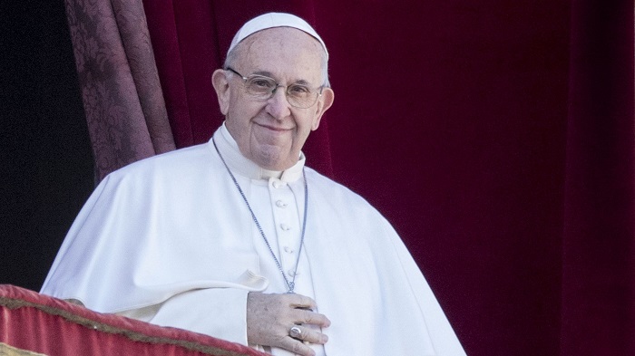 Papa Francisco diz que quem rejeita homossexuais não tem coração humano