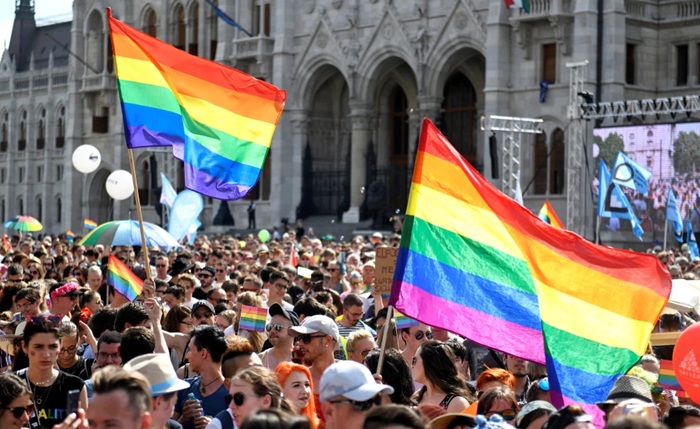 Hungria proíbe paradas gays LGBT