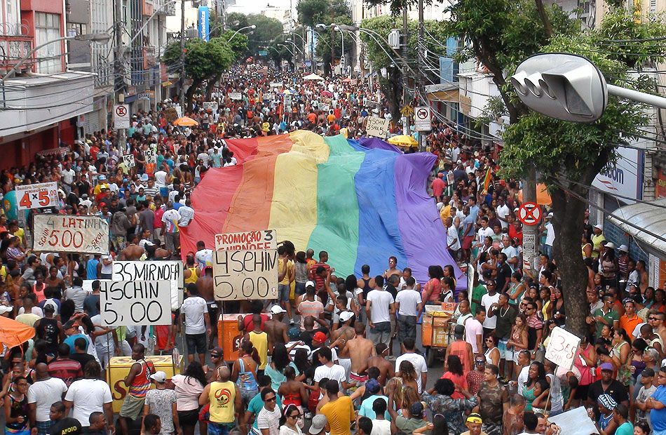 Artistas reclamam não terem recebido cachê pela Parada LGBT da Bahia