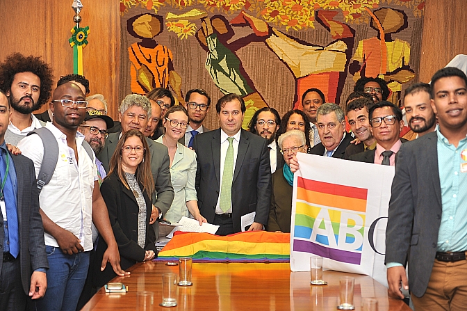 Rodrigo Maia (DEM-RJ) recebe ativistas LGBT